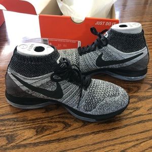NIB nike zoom flyknit running sneakers